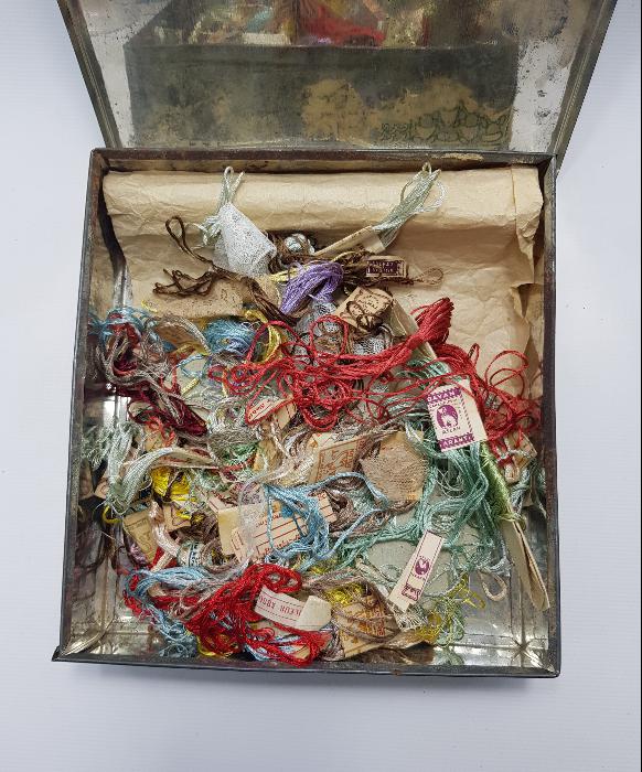 BİR KUTU İPEK İPLİK 