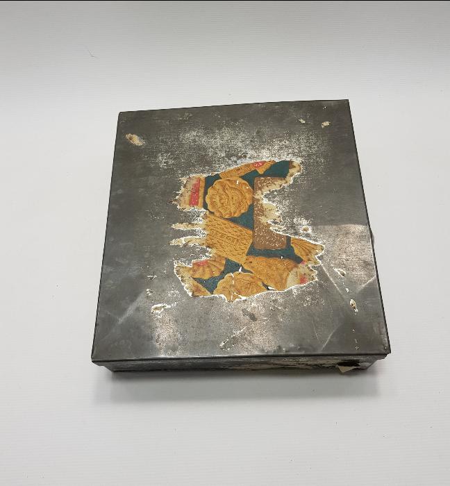 BİR KUTU İPEK İPLİK 