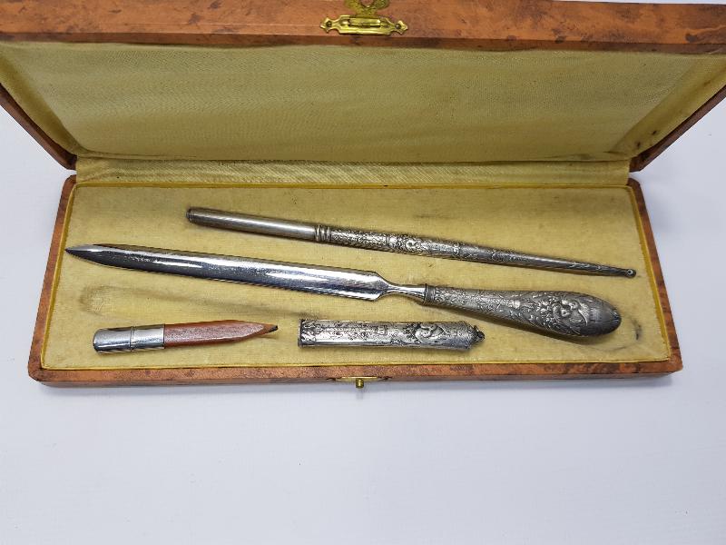 KUTUSUNDA ART DECO GÜMÜŞ YAZI SETİ 