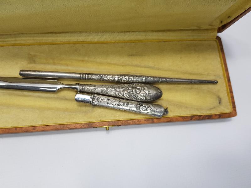 KUTUSUNDA ART DECO GÜMÜŞ YAZI SETİ 