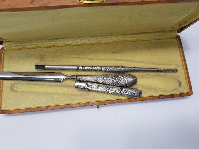 KUTUSUNDA ART DECO GÜMÜŞ YAZI SETİ 