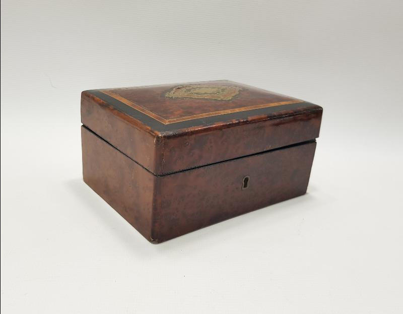 KUTUSUNDA FİLDİŞİ BİÇKİ DİKİŞ SETİ 