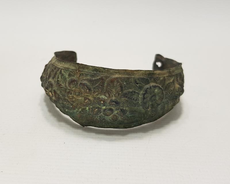 OSMANLI DÖNEMİ FLORAL KABARTMA DESENLİ BİLEZİK 