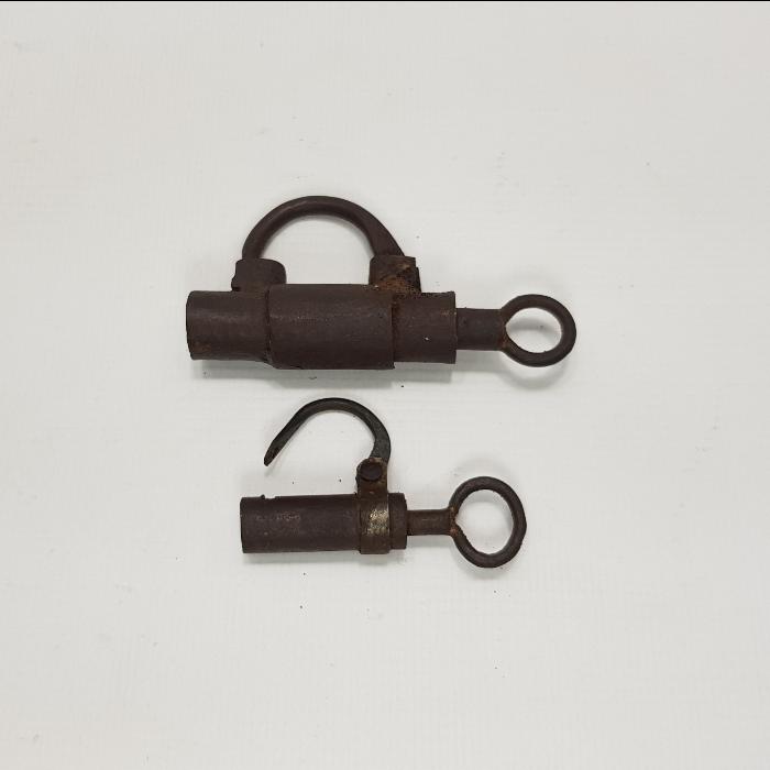 OSMANLI DÖNEMİ NADİR FORMDA İKİ ADET KİLİT