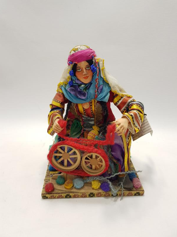 OSMANLI YÜN EĞİREN KADIN TEMALI KİTRE BEBEK