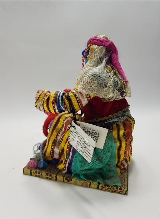 OSMANLI YÜN EĞİREN KADIN TEMALI KİTRE BEBEK Bayrak Müzayede OSMANLI YÜN EĞİREN KADIN TEMALI KİTRE BEBEK Bayrak Müzayede