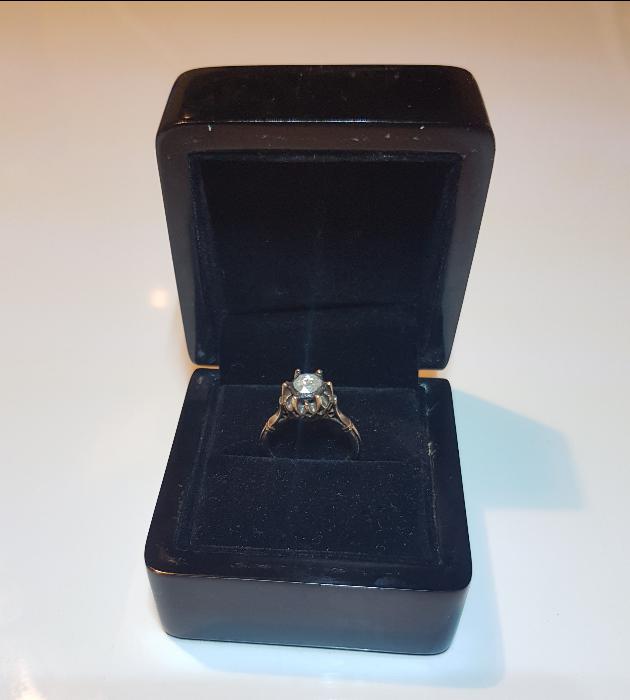 TEKTAŞ PIRLANTA YÜZÜK 