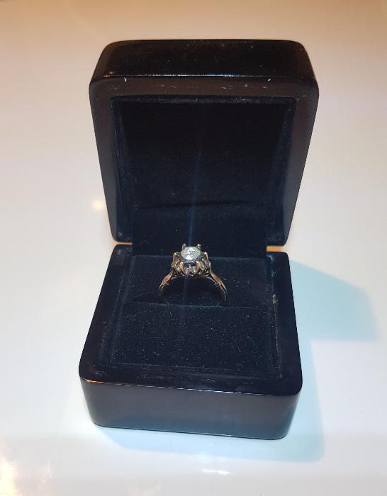 TEKTAŞ PIRLANTA YÜZÜK 