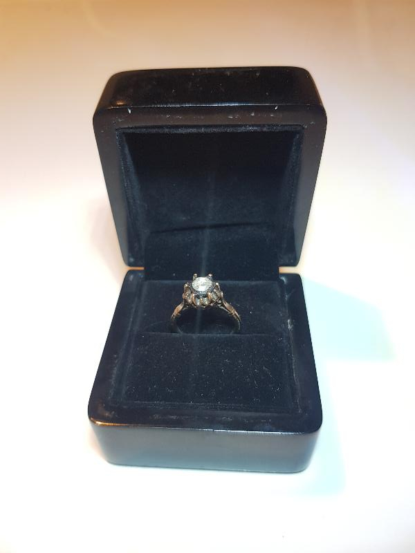 TEKTAŞ PIRLANTA YÜZÜK 