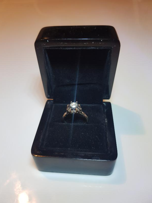 TEKTAŞ PIRLANTA YÜZÜK 