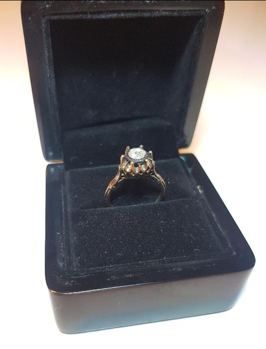 TEKTAŞ PIRLANTA YÜZÜK 