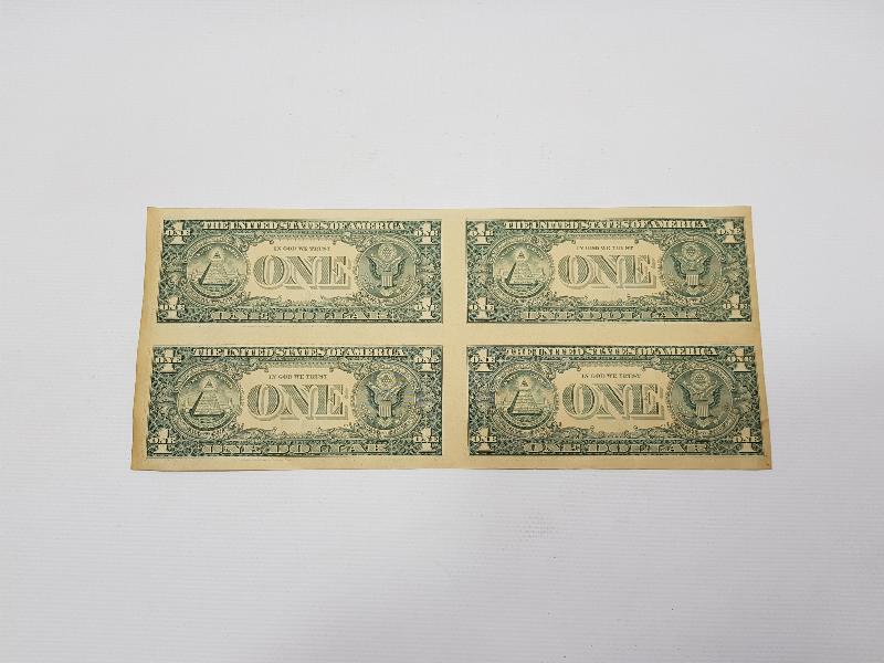 KESİLMEMİŞ 4 ADET 1 DOLAR