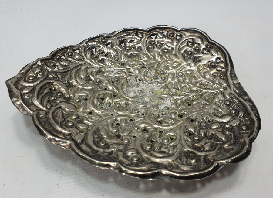 1900 BAŞLARI KALEM İŞÇİLİKLİ GÜMÜŞ KAPLAMA MEYVELİK