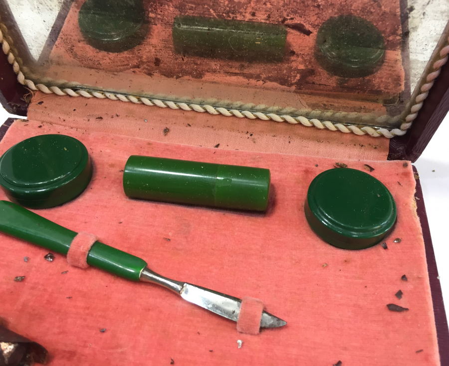 1900 BAŞLARI ORJİNAL KUTUSUNDA KATALİN MAKYAJ SETİ