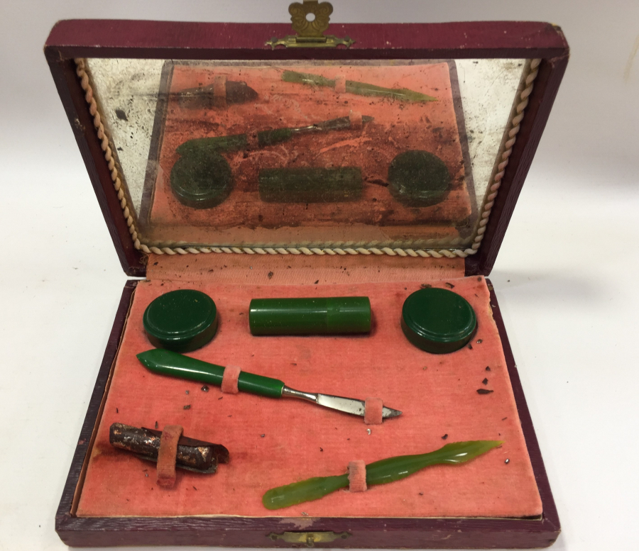 1900 BAŞLARI ORJİNAL KUTUSUNDA KATALİN MAKYAJ SETİ