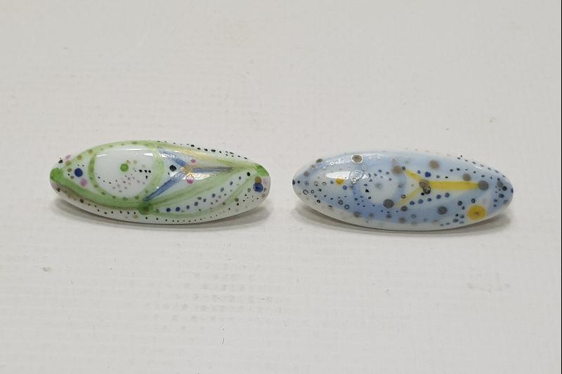 1950'LERDEN BİR ÇİFT PORSELEN BROŞ 