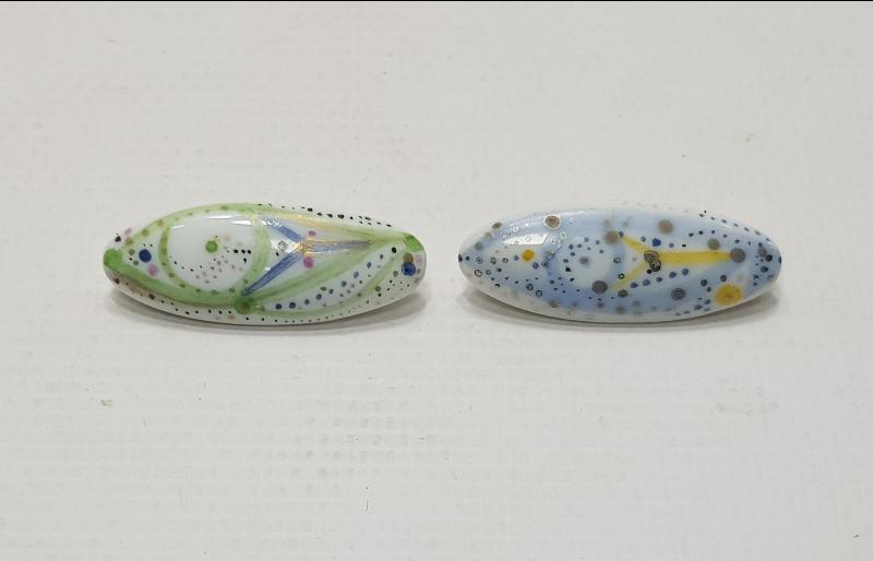 1950'LERDEN BİR ÇİFT PORSELEN BROŞ 