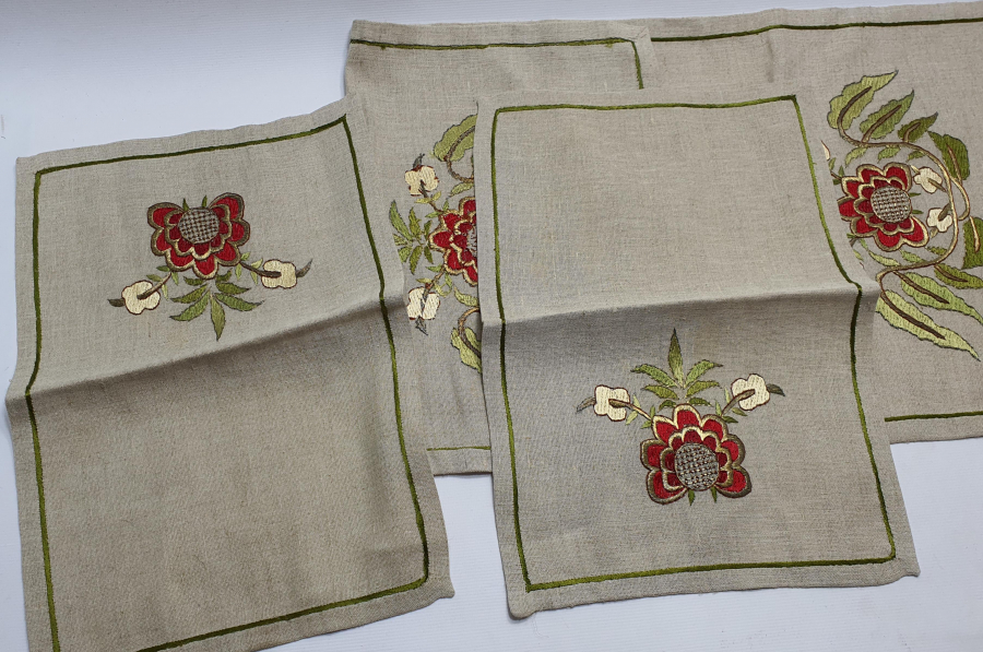 GÜMÜŞ SIRMA İŞÇİLİKLİ ANTİKA HAVLU TAKIMI