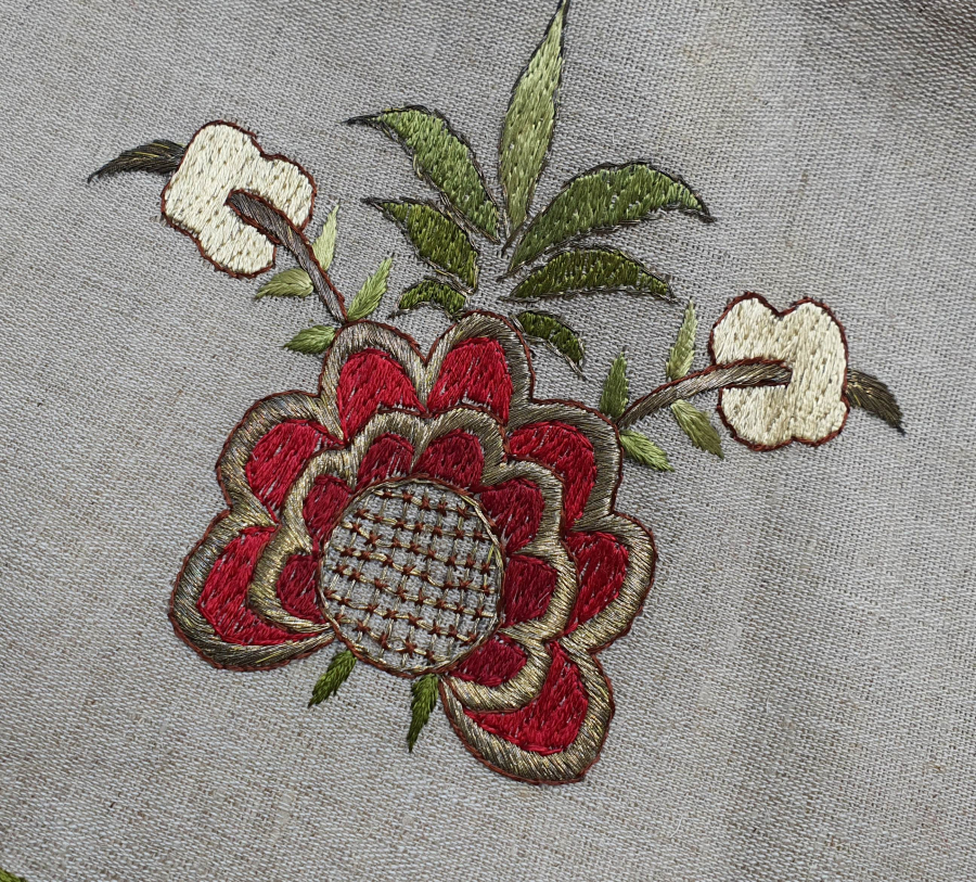 GÜMÜŞ SIRMA İŞÇİLİKLİ ANTİKA HAVLU TAKIMI