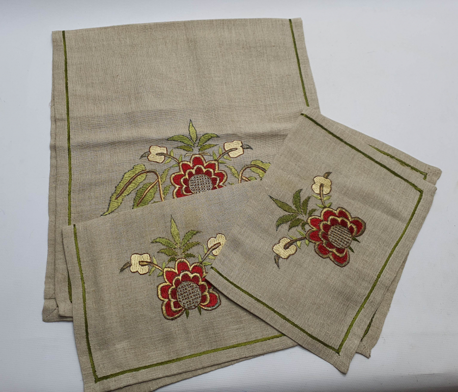 GÜMÜŞ SIRMA İŞÇİLİKLİ ANTİKA HAVLU TAKIMI