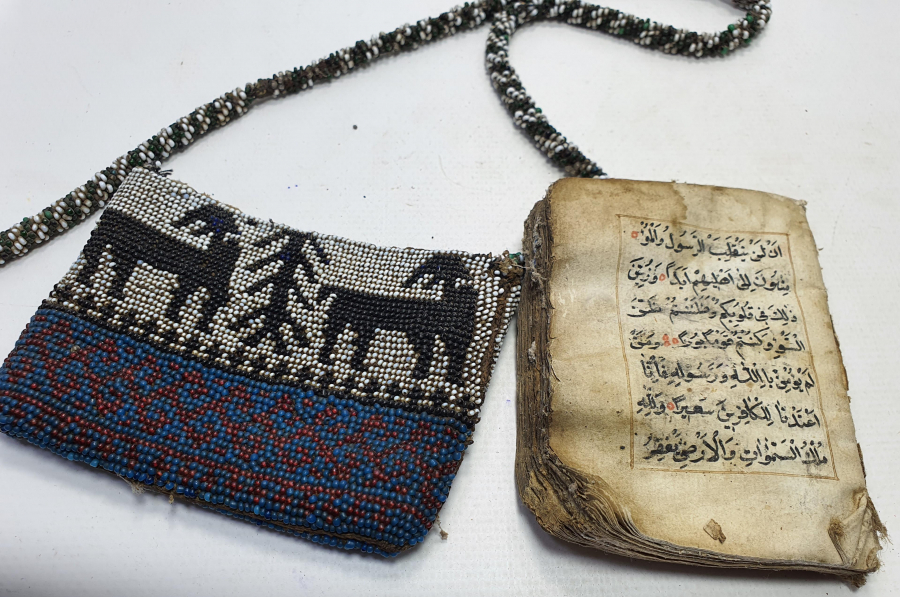 OSMANLI DÖNEMİ İÇİNDE EL YAZMA ENAM-I ŞERİFİ BULUNAN BONCUK İŞLİ ENAM KABI