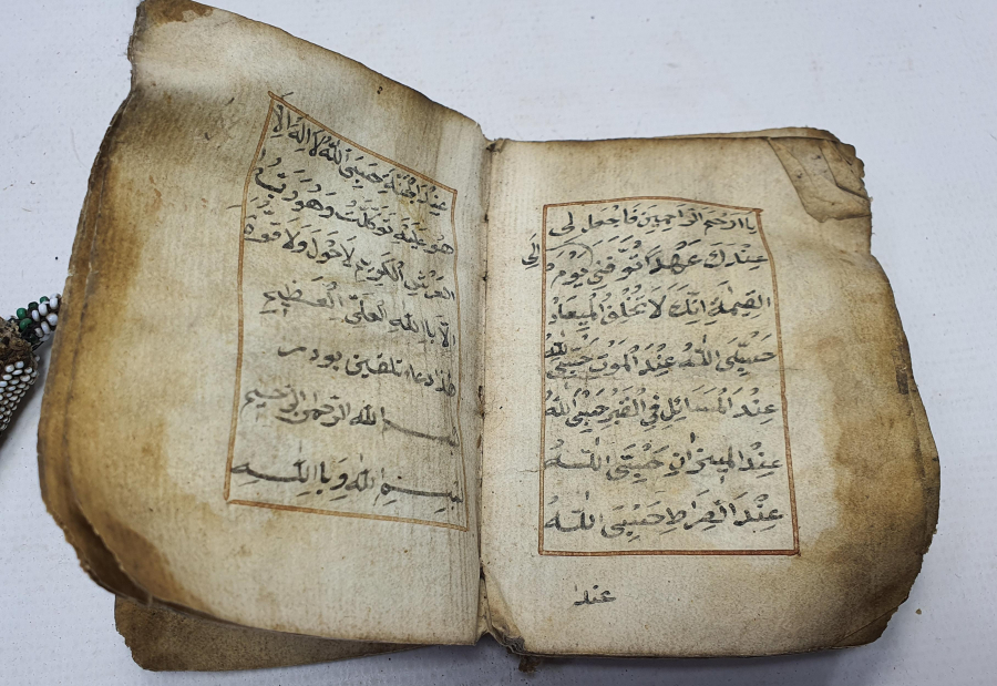 OSMANLI DÖNEMİ İÇİNDE EL YAZMA ENAM-I ŞERİFİ BULUNAN BONCUK İŞLİ ENAM KABI