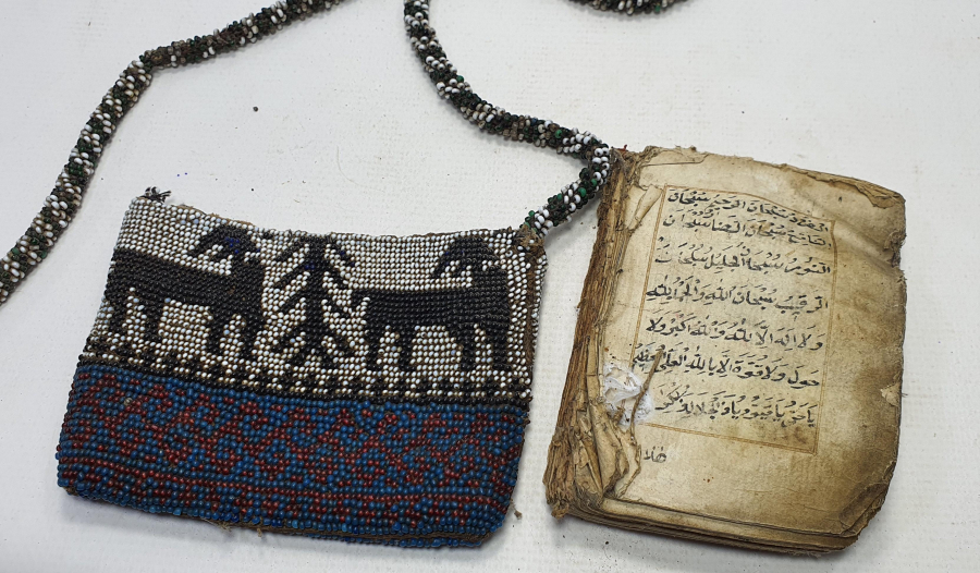 OSMANLI DÖNEMİ İÇİNDE EL YAZMA ENAM-I ŞERİFİ BULUNAN BONCUK İŞLİ ENAM KABI