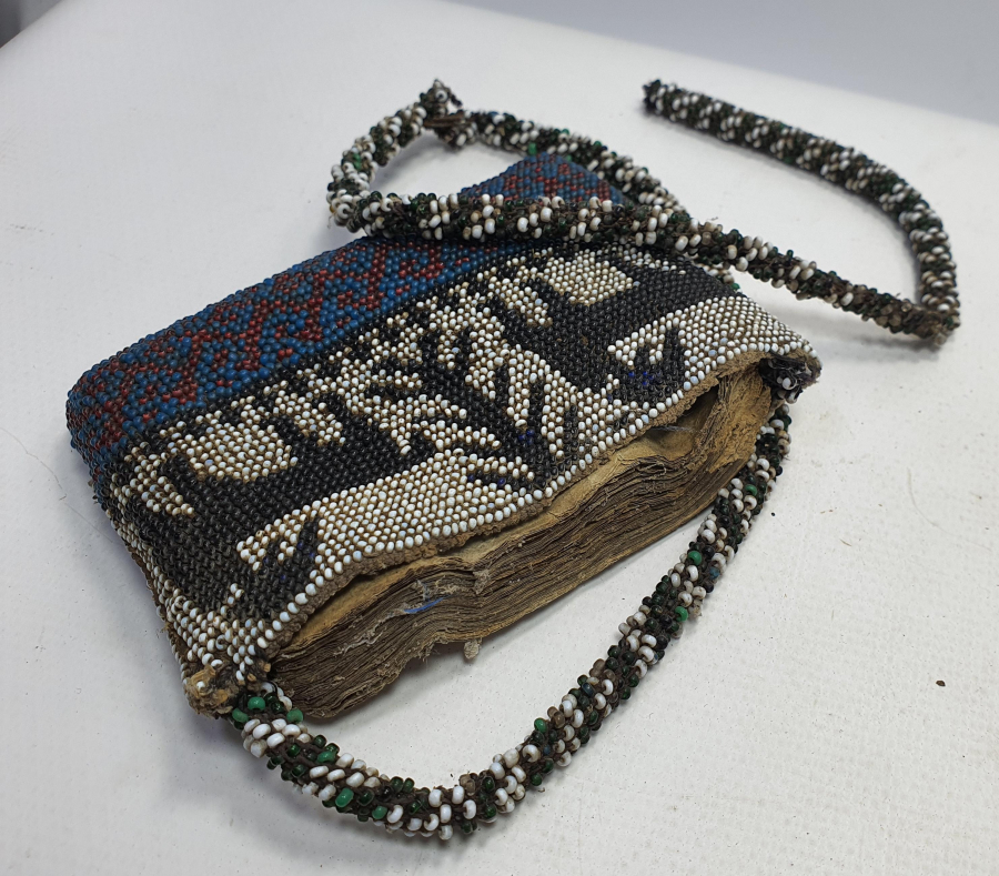 OSMANLI DÖNEMİ İÇİNDE EL YAZMA ENAM-I ŞERİFİ BULUNAN BONCUK İŞLİ ENAM KABI