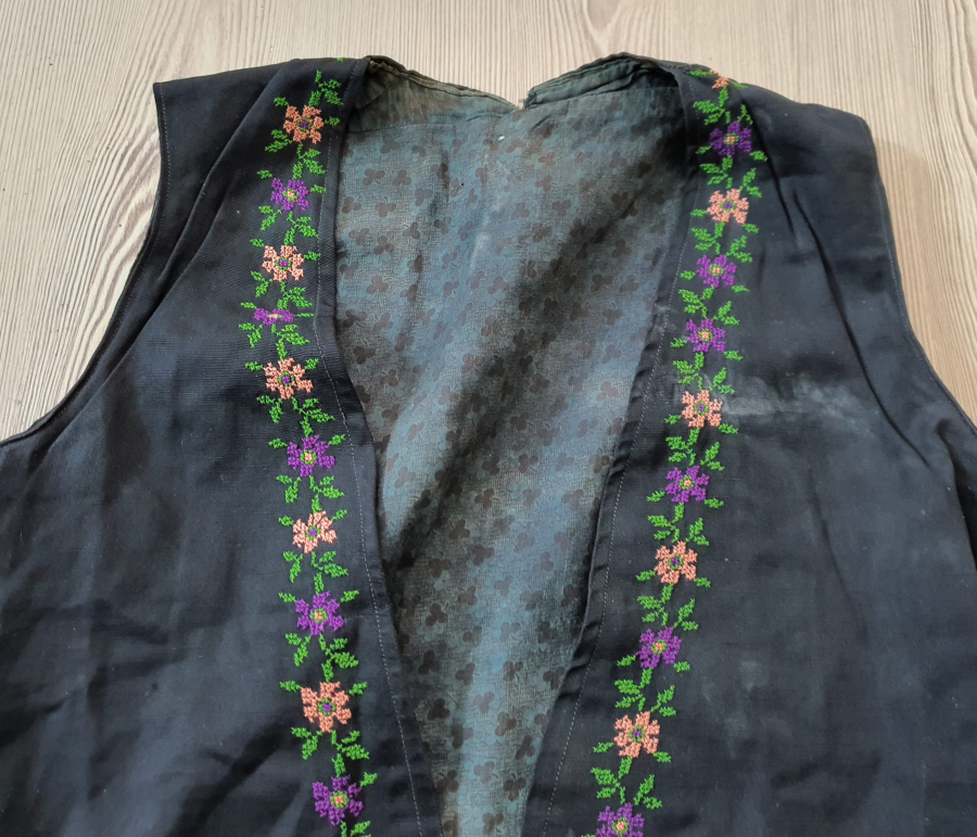 OSMANLI DÖNEMİ KANAVİÇE İŞÇİLİKLİ YELEK