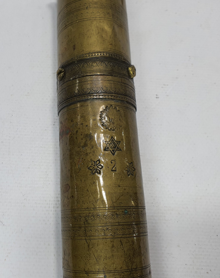 OSMANLI DÖNEMİ ÜZERİNDE OSMANLI DEVLET ARMASI VE İBRANİCE YAZI BULUNAN KAHVE DEĞİRMENİ 