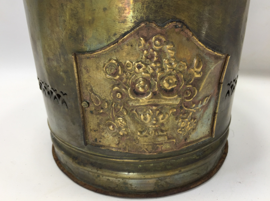 OSMANLI DÖNEMİ ÜZERİNDE RUMCA YAZILI NADİR FORMDA DEV BOY KAHVECİ KAMİNETOSU KUTUSU