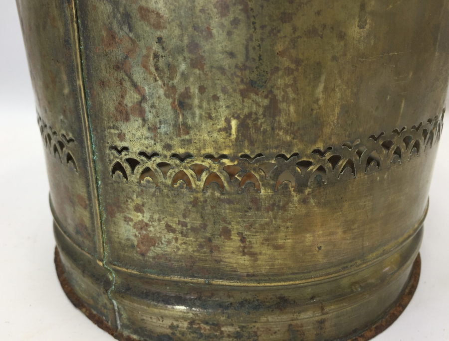 OSMANLI DÖNEMİ ÜZERİNDE RUMCA YAZILI NADİR FORMDA DEV BOY KAHVECİ KAMİNETOSU KUTUSU