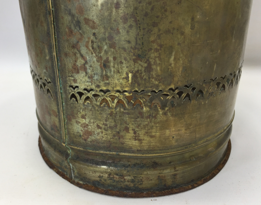 OSMANLI DÖNEMİ ÜZERİNDE RUMCA YAZILI NADİR FORMDA DEV BOY KAHVECİ KAMİNETOSU KUTUSU