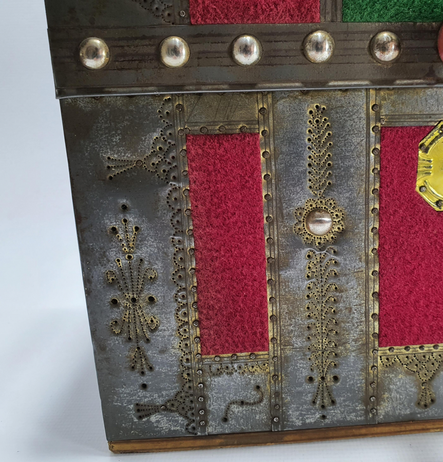 OSMANLI DÖNEMİ ÜZERİNDE SELVİ VE ÇARKIFELEK MOTİFLERİ BULUNAN ÇOK NADİR SÖZ SANDIĞI