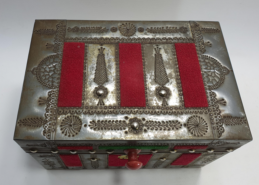 OSMANLI DÖNEMİ ÜZERİNDE SELVİ VE ÇARKIFELEK MOTİFLERİ BULUNAN ÇOK NADİR SÖZ SANDIĞI