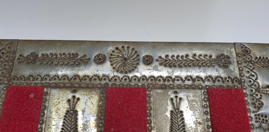 OSMANLI DÖNEMİ ÜZERİNDE SELVİ VE ÇARKIFELEK MOTİFLERİ BULUNAN ÇOK NADİR SÖZ SANDIĞI