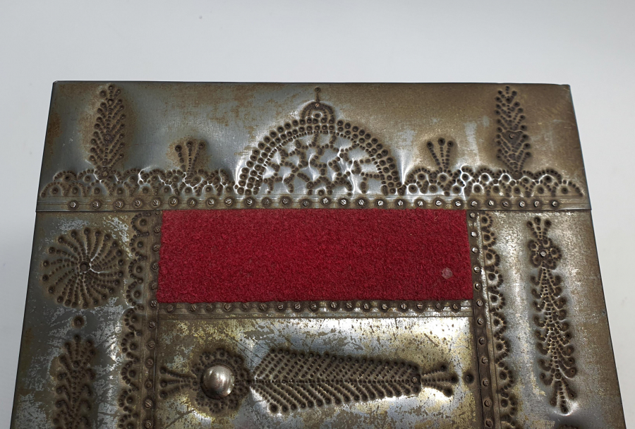 OSMANLI DÖNEMİ ÜZERİNDE SELVİ VE ÇARKIFELEK MOTİFLERİ BULUNAN ÇOK NADİR SÖZ SANDIĞI