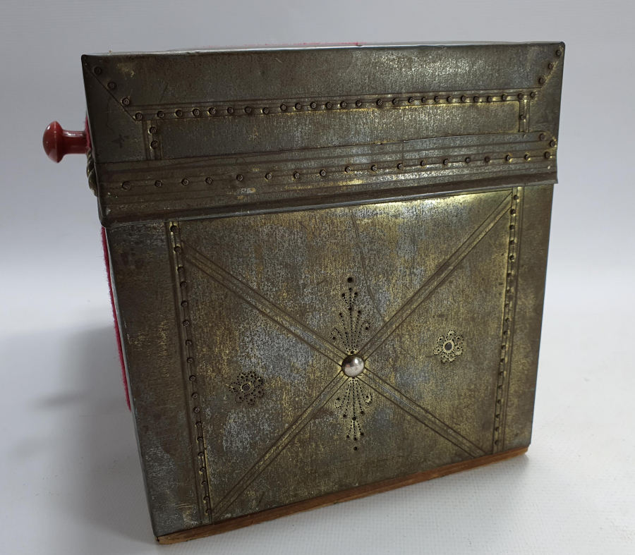 OSMANLI DÖNEMİ ÜZERİNDE SELVİ VE ÇARKIFELEK MOTİFLERİ BULUNAN ÇOK NADİR SÖZ SANDIĞI