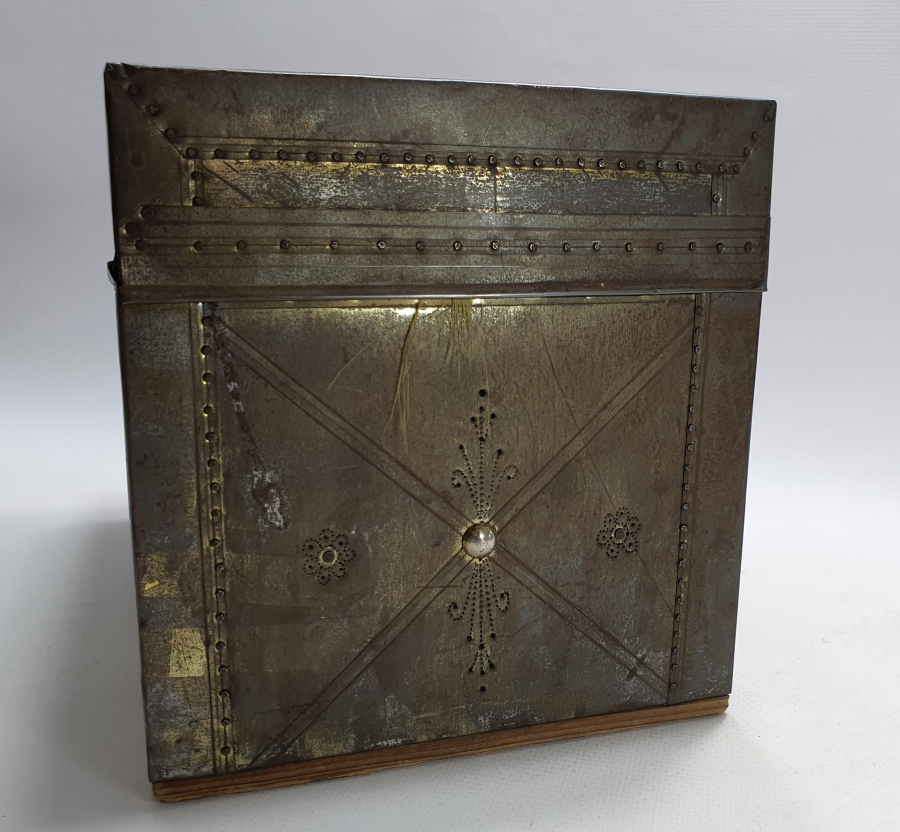 OSMANLI DÖNEMİ ÜZERİNDE SELVİ VE ÇARKIFELEK MOTİFLERİ BULUNAN ÇOK NADİR SÖZ SANDIĞI