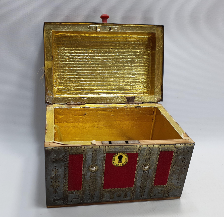 OSMANLI DÖNEMİ ÜZERİNDE SELVİ VE ÇARKIFELEK MOTİFLERİ BULUNAN ÇOK NADİR SÖZ SANDIĞI