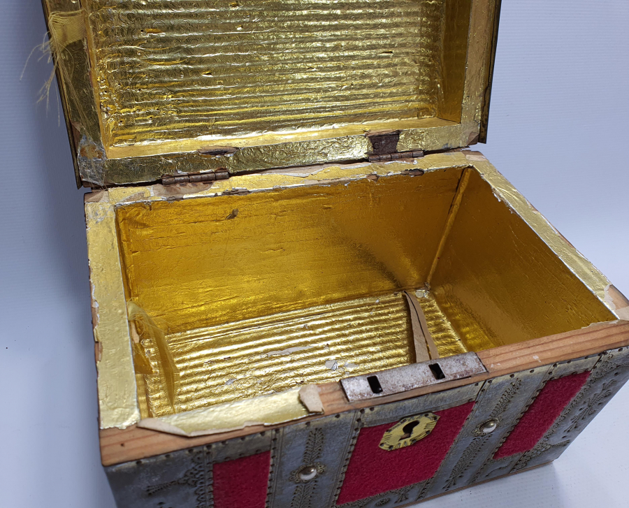 OSMANLI DÖNEMİ ÜZERİNDE SELVİ VE ÇARKIFELEK MOTİFLERİ BULUNAN ÇOK NADİR SÖZ SANDIĞI