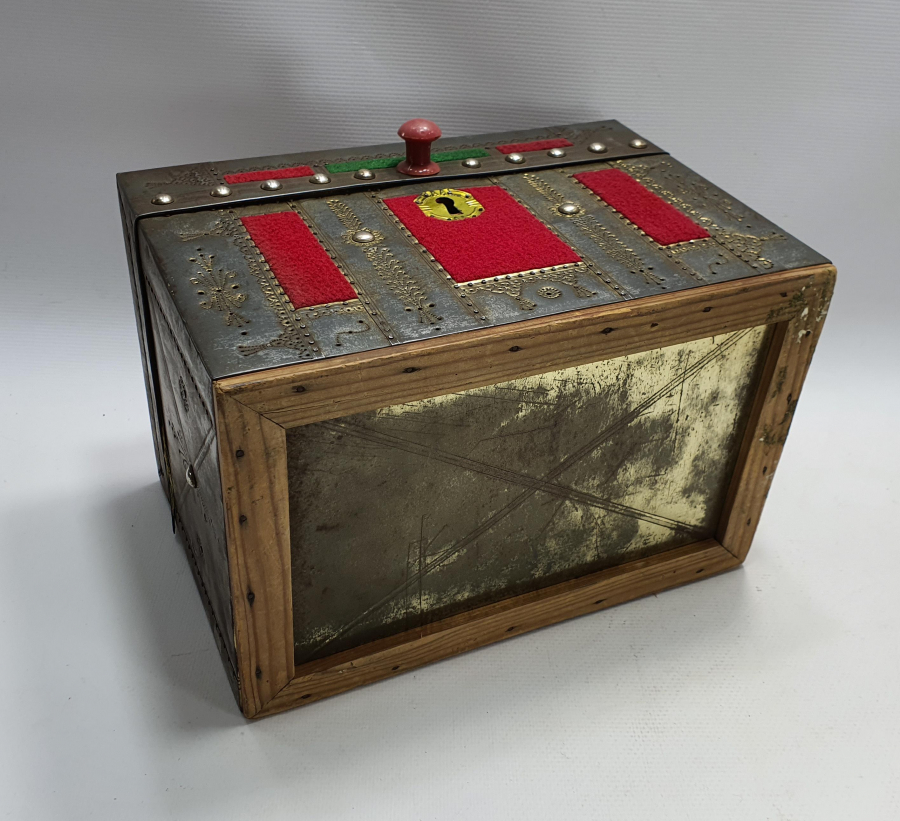 OSMANLI DÖNEMİ ÜZERİNDE SELVİ VE ÇARKIFELEK MOTİFLERİ BULUNAN ÇOK NADİR SÖZ SANDIĞI