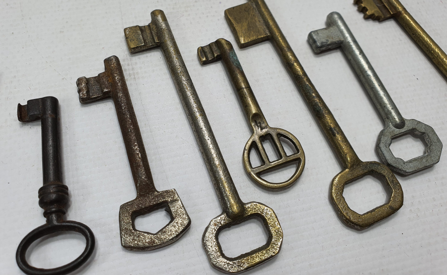 OSMANLI VE CUMHURİYET DÖNEMİ 8 ADET ANAHTAR