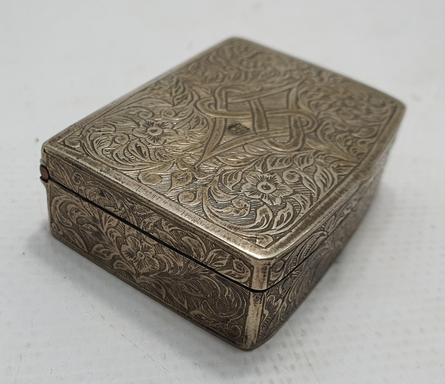 TAMAMI KALEM İŞÇİLİKLİ 1900 BAŞLARI 84 DAMGALI RUS TÜTÜN TABAKASI