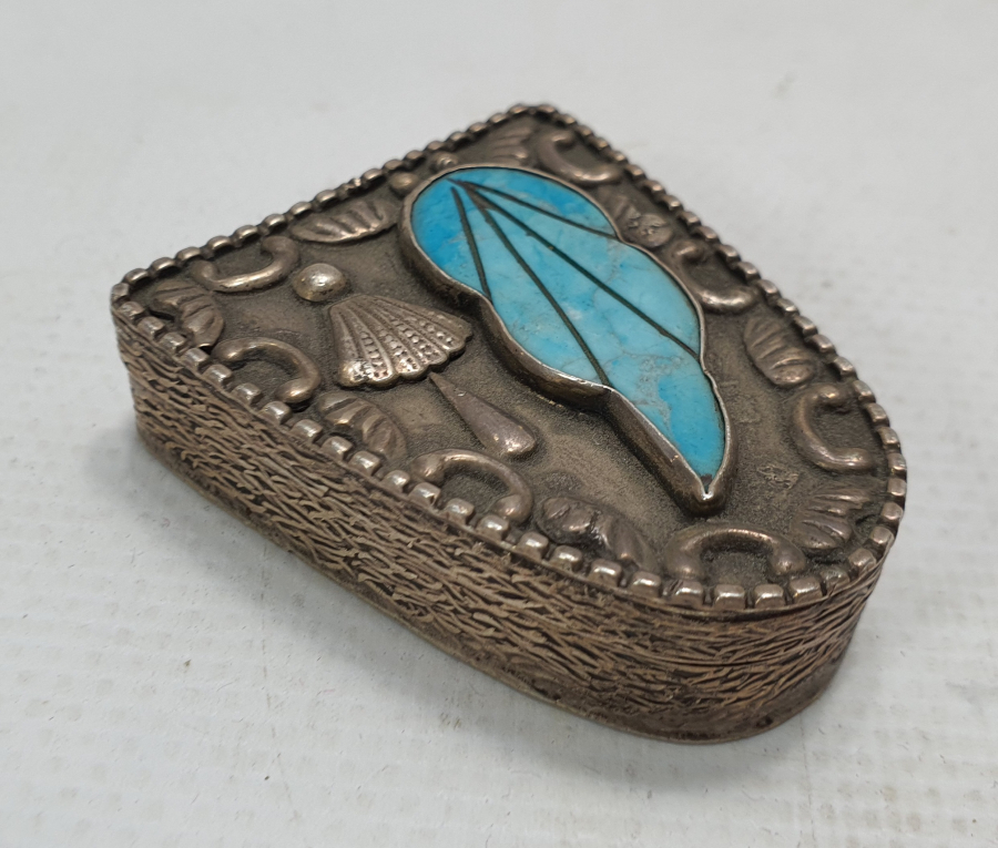 ÜZERİ TURKUAZ TAŞLI GÜMÜŞ ENFİYE KUTUSU