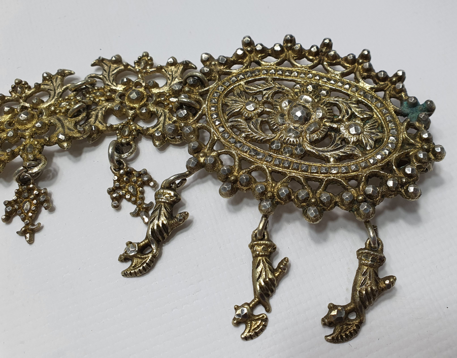 OSMANLI DÖNEMİ 1800 BAŞLAR ELİ BALTALI FİGÜRLÜ ÇOK NADİR GÜMÜŞ GELİN KEMERİ