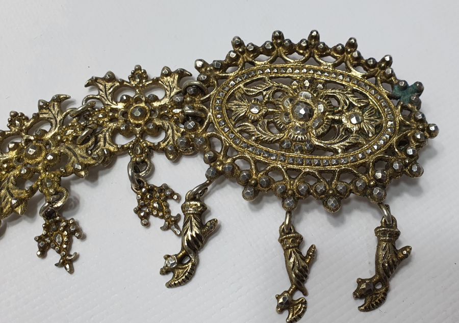 OSMANLI DÖNEMİ 1800 BAŞLAR ELİ BALTALI FİGÜRLÜ ÇOK NADİR GÜMÜŞ GELİN KEMERİ