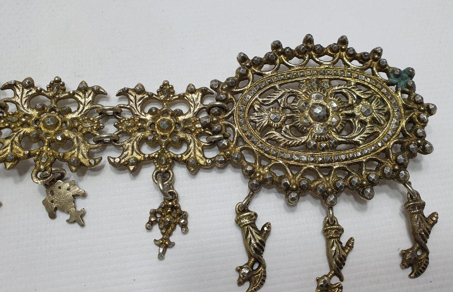 OSMANLI DÖNEMİ 1800 BAŞLAR ELİ BALTALI FİGÜRLÜ ÇOK NADİR GÜMÜŞ GELİN KEMERİ