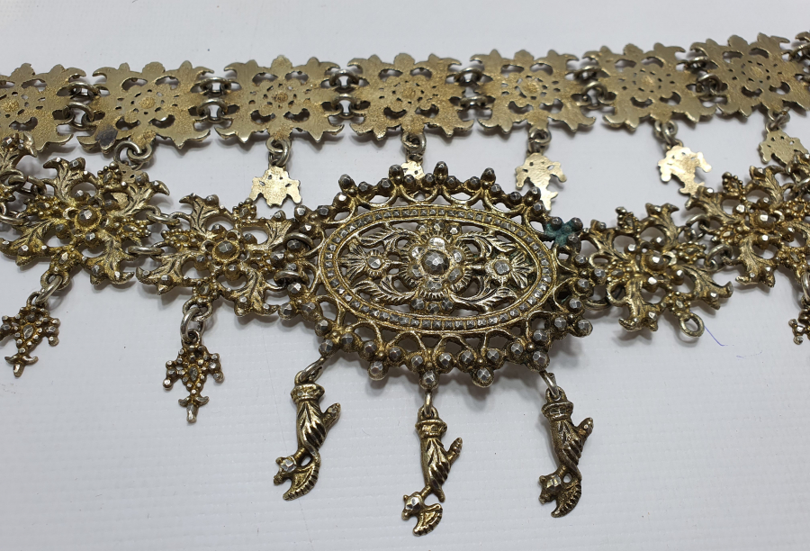 OSMANLI DÖNEMİ 1800 BAŞLAR ELİ BALTALI FİGÜRLÜ ÇOK NADİR GÜMÜŞ GELİN KEMERİ