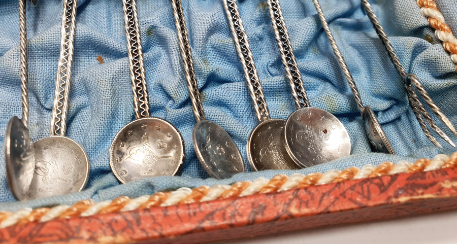 OSMANLI DÖNEMİ TELKARİ İŞÇİLİKLİ VE OLTU TAŞLI GÜMÜŞ ÇAY SETİ